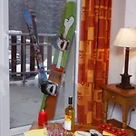 Goelia Les Balcons D'ax 3* آكس ليه تيرْم